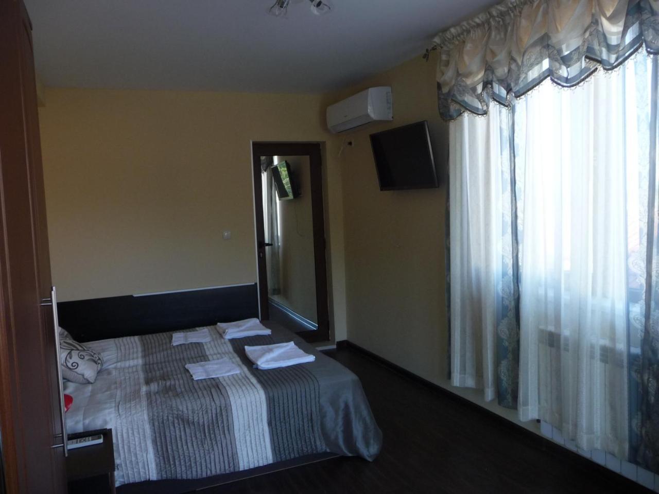 Guest House Camellia Berkovica Kültér fotó